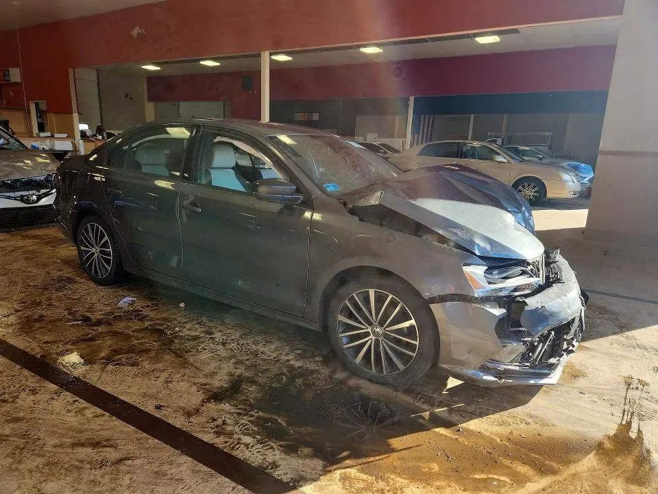 2016 VOLKSWAGEN JETTA SPORT  