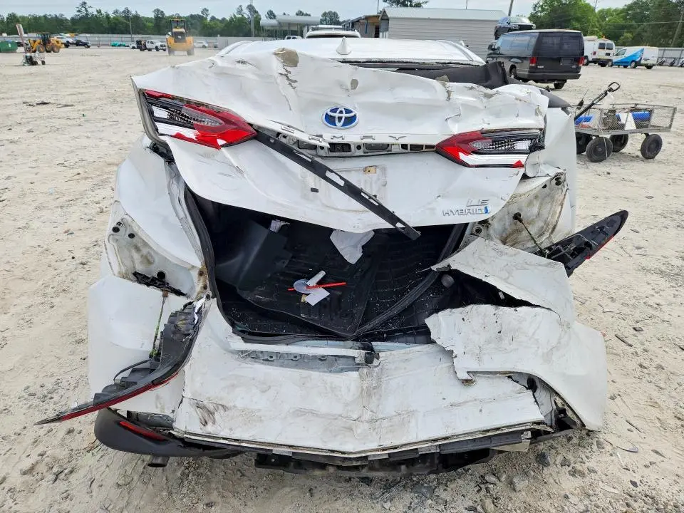 2022 TOYOTA CAMRY LE  
