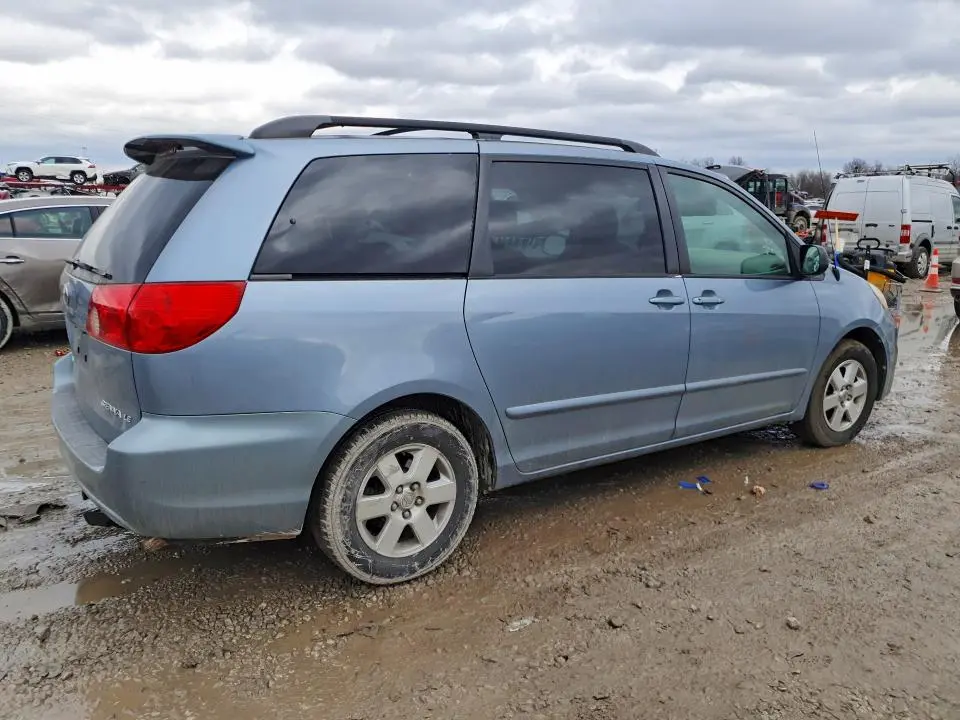 2010 TOYOTA SIENNA LE 7-PASSENGER  