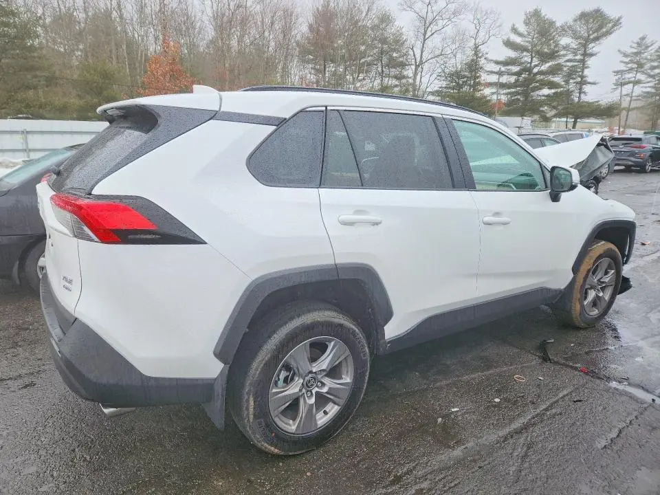 2025 TOYOTA RAV4 XLE  