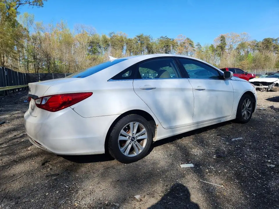 2011 HYUNDAI SONATA GLS  