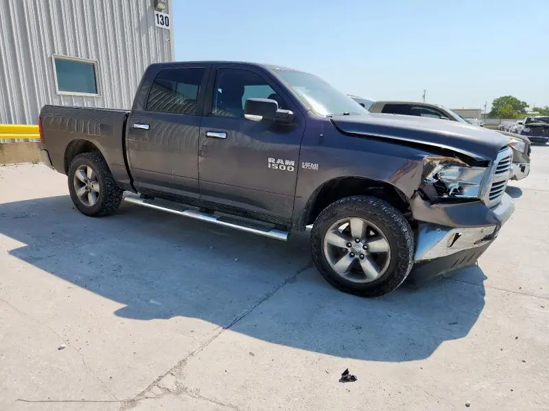 2016 RAM 1500 SLT  