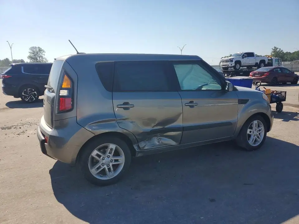 2011 KIA SOUL +  