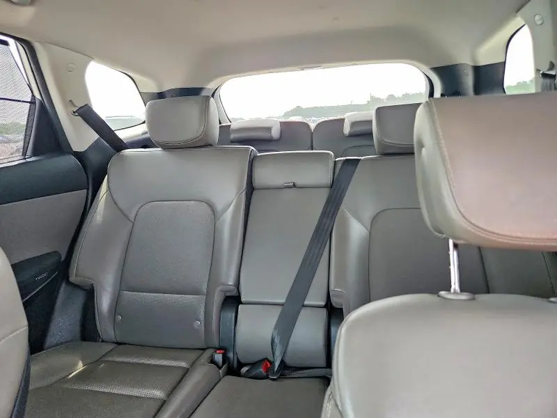 2018 HYUNDAI SANTA FE SE  