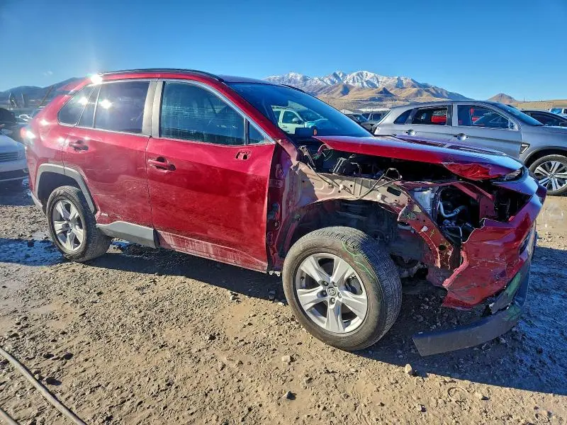 2021 TOYOTA RAV4 XLE  