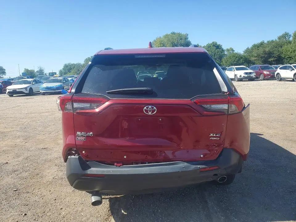 2022 TOYOTA RAV4 XLE  