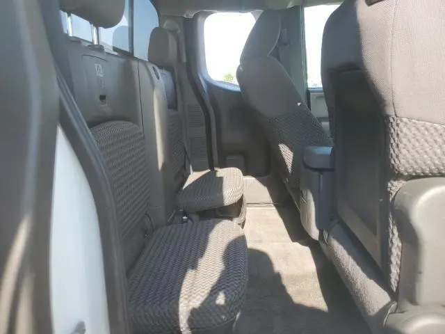 2013 NISSAN FRONTIER SV  