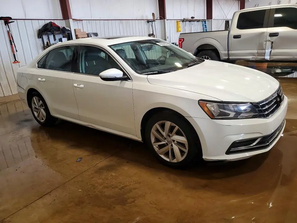 2018 VOLKSWAGEN PASSAT SE  