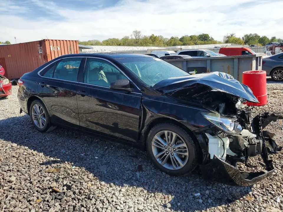 2016 TOYOTA CAMRY SE  