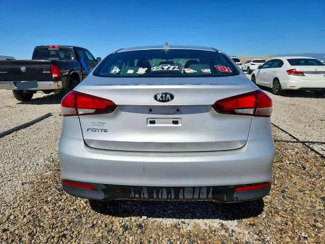 2017 KIA FORTE LX  