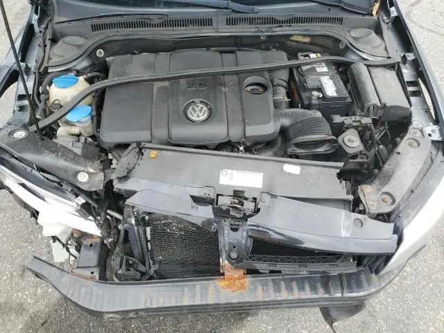 2011 VOLKSWAGEN JETTA SE  