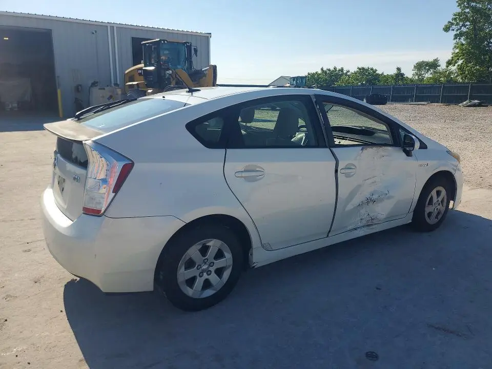 2010 TOYOTA PRIUS III  