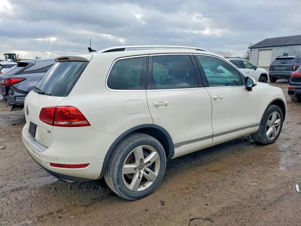 2012 VOLKSWAGEN TOUAREG V6  