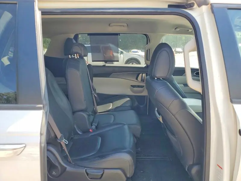 2023 KIA CARNIVAL LX  