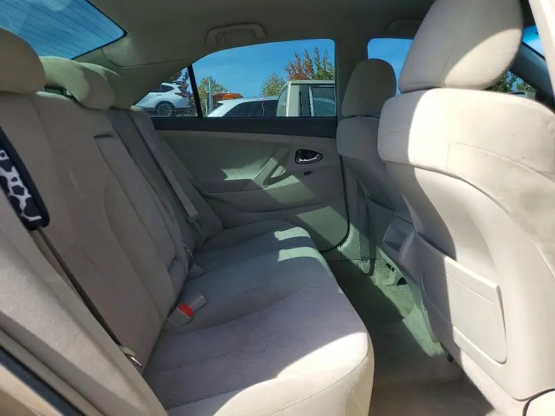 2010 TOYOTA CAMRY LE  