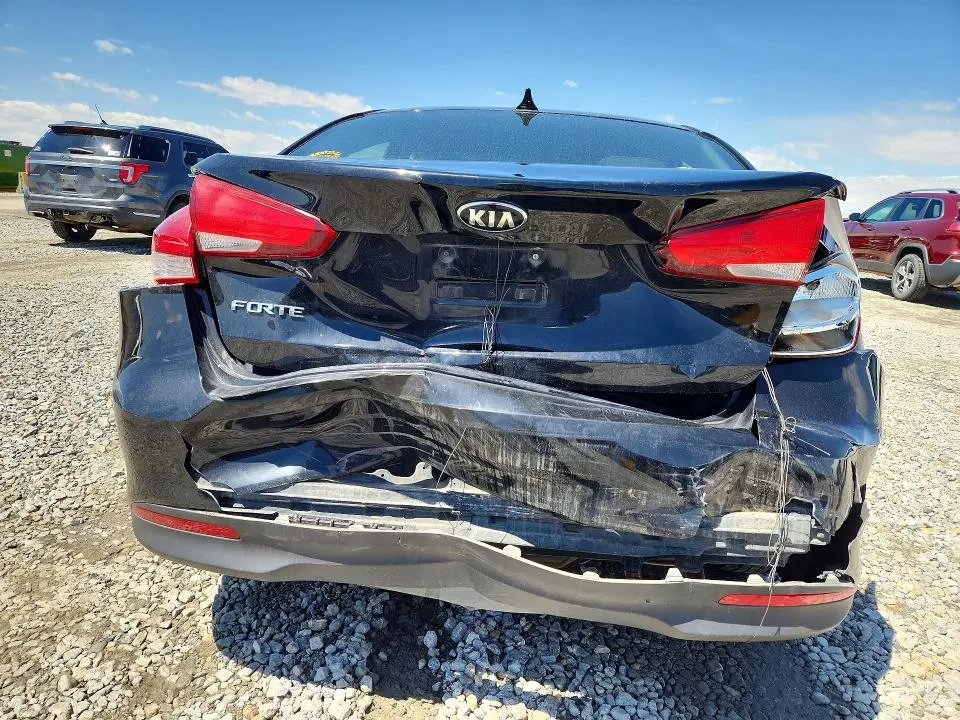 2017 KIA FORTE LX  
