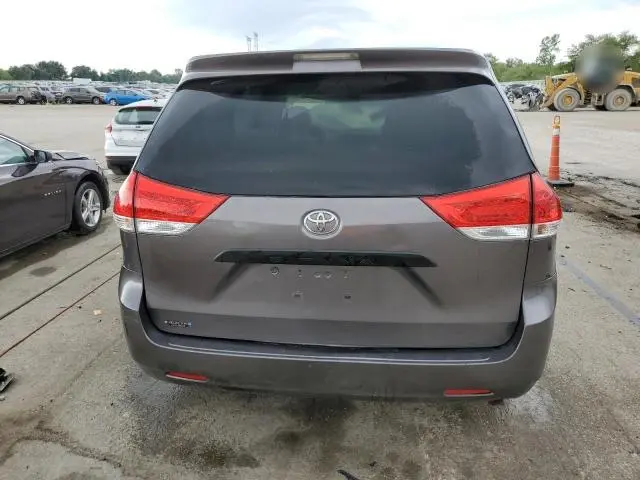 2011 TOYOTA SIENNA   