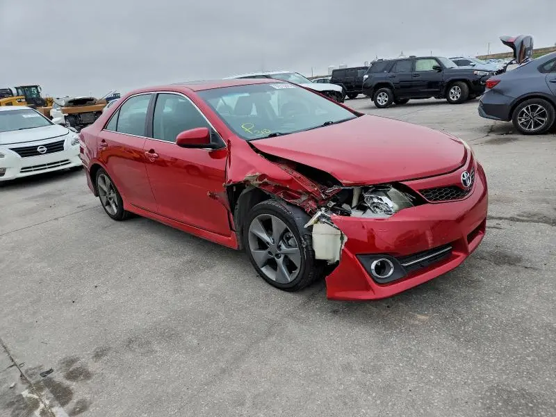 2014 TOYOTA CAMRY SE  