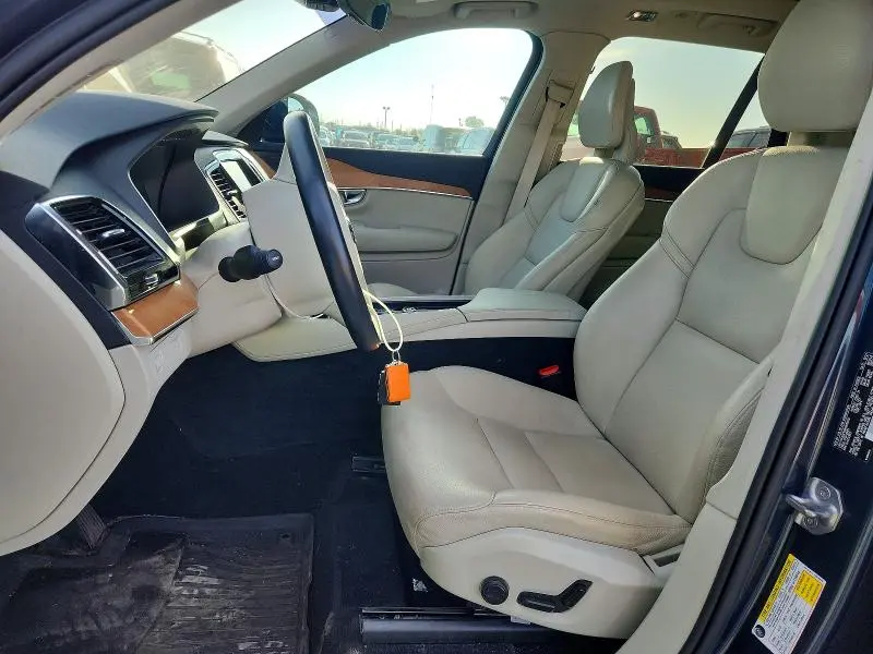 2022 VOLVO XC90 T6 MOMENTUM  