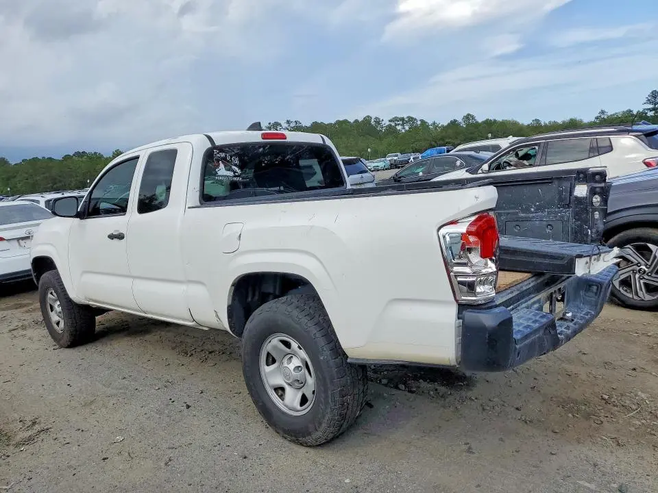 2022 TOYOTA TACOMA SR  