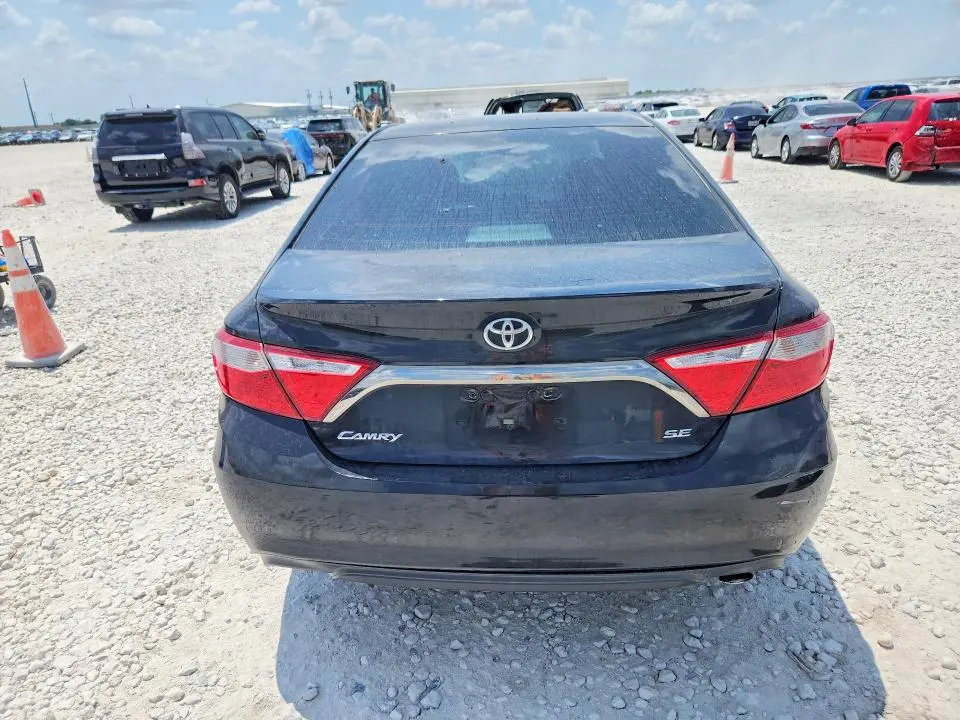 2017 TOYOTA CAMRY SE  