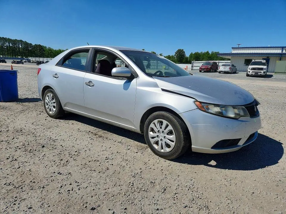 2010 KIA FORTE LX  
