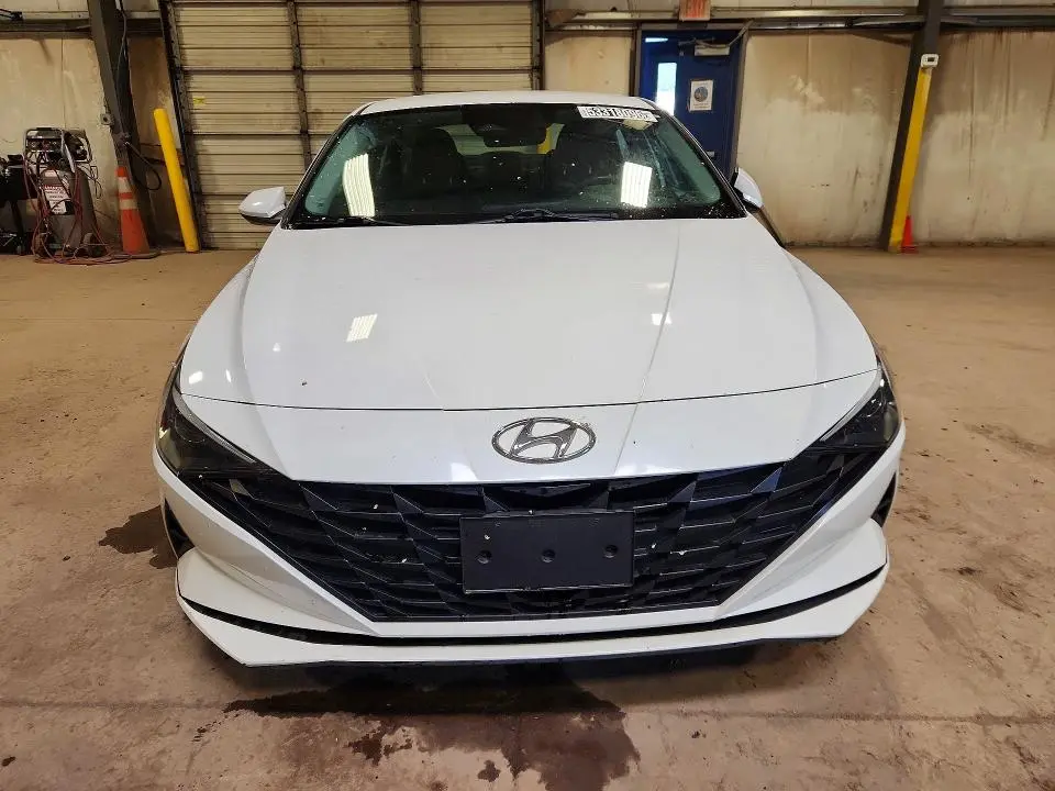 2021 HYUNDAI ELANTRA SE  