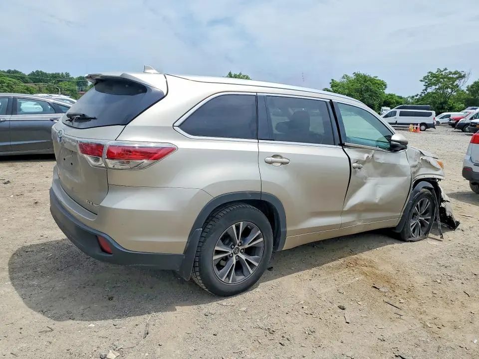 2016 TOYOTA HIGHLANDER XLE  