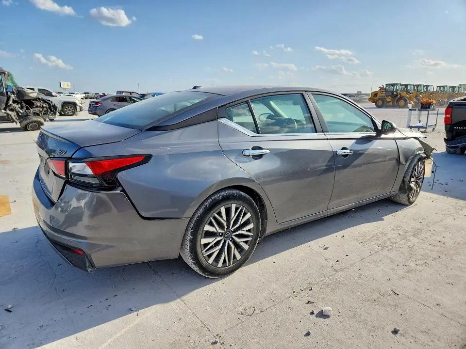 2023 NISSAN ALTIMA SV  