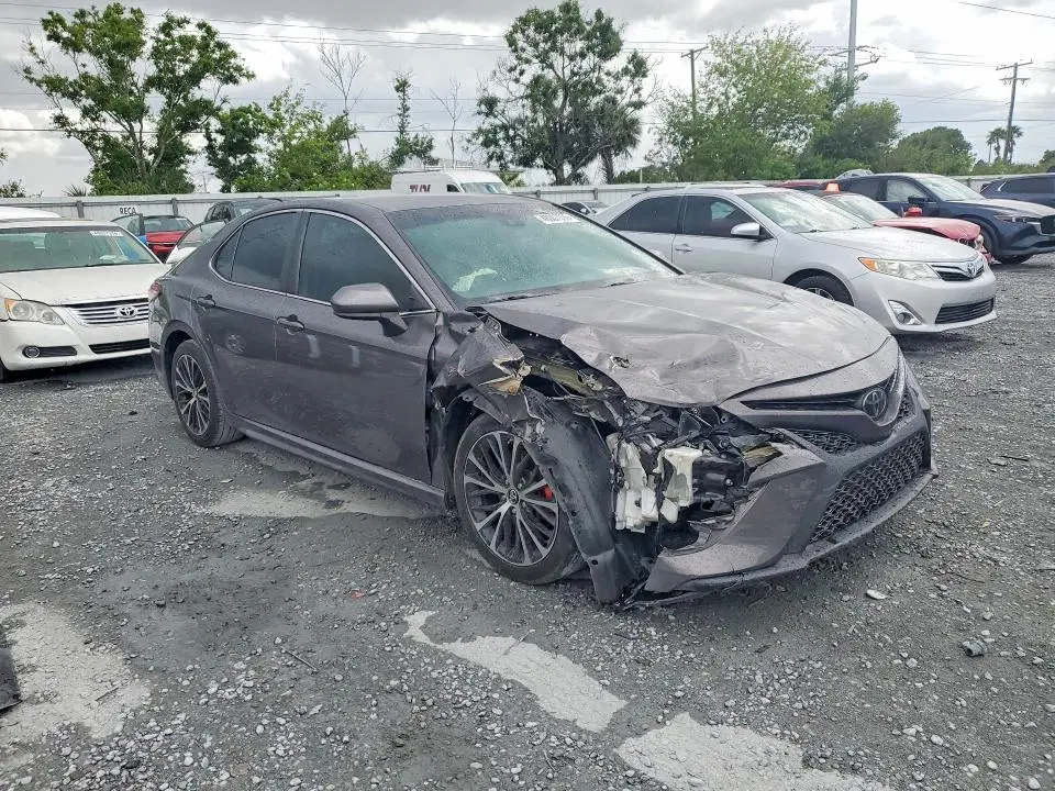 2019 TOYOTA CAMRY SE  