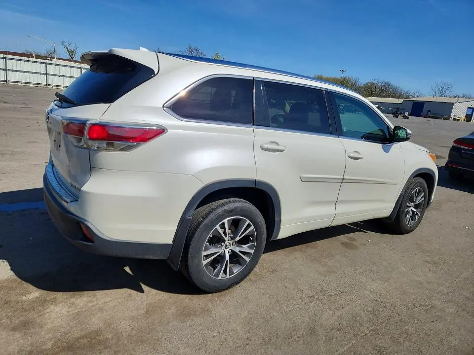 2016 TOYOTA HIGHLANDER XLE  