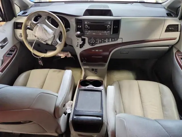2013 TOYOTA SIENNA XLE  