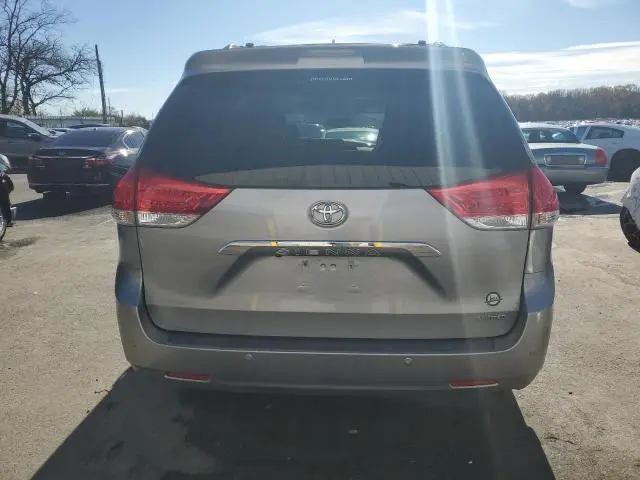 2012 TOYOTA SIENNA XLE  