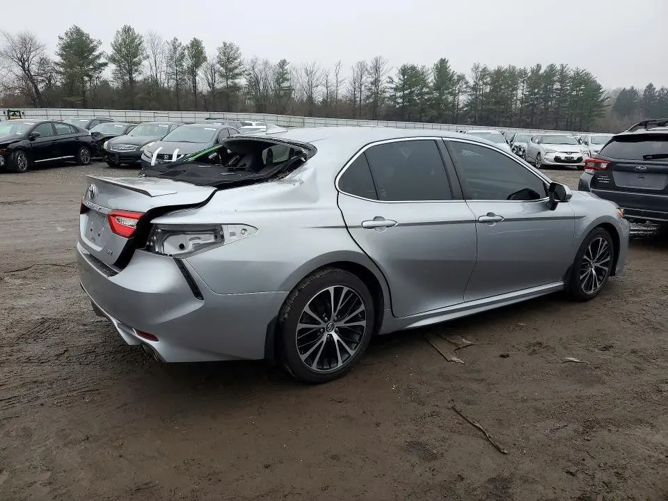 2019 TOYOTA CAMRY SE  