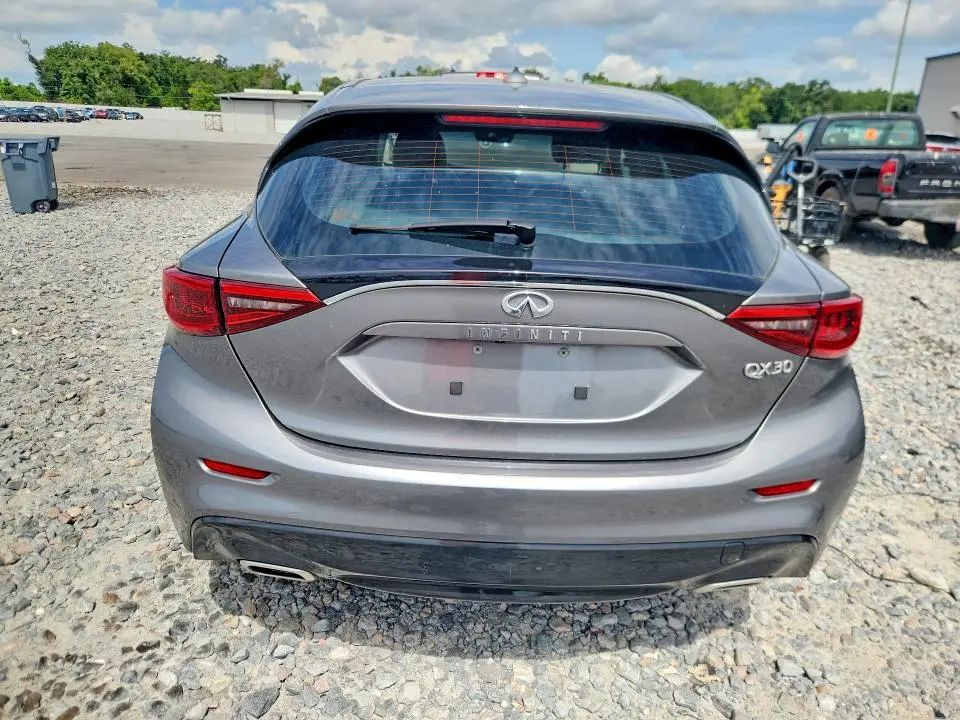 2018 INFINITI QX30 LUXURY  