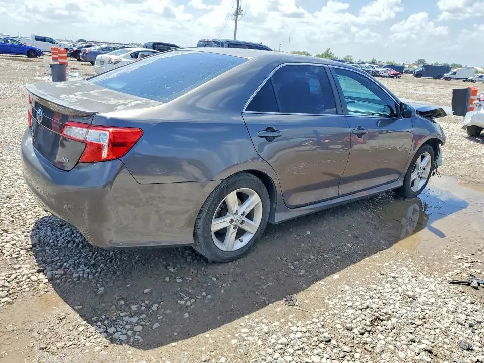 2013 TOYOTA CAMRY SE  