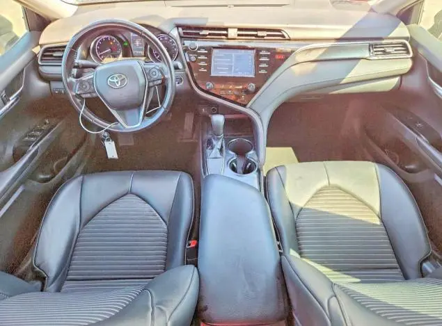 2019 TOYOTA CAMRY SE  