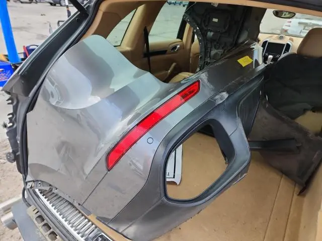2017 PORSCHE CAYENNE S  