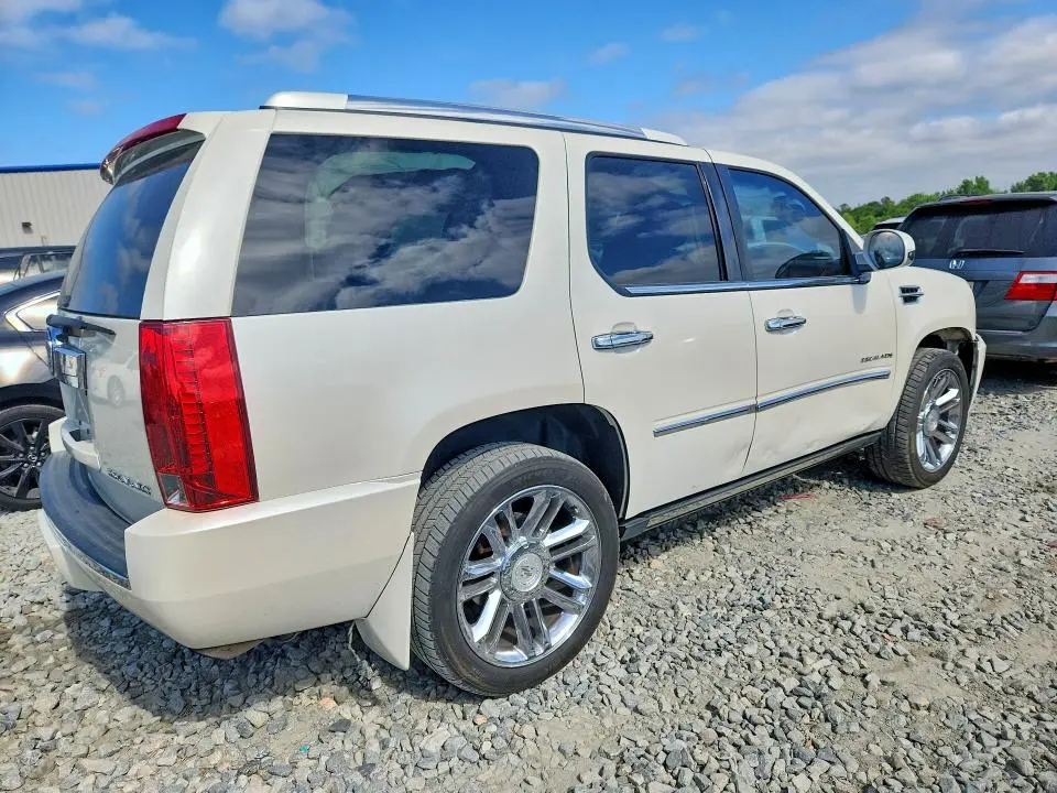 2011 CADILLAC ESCALADE PLATINUM  