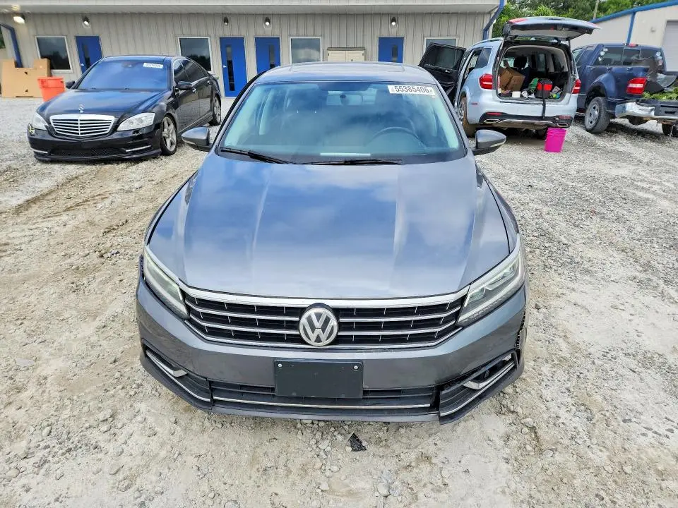 2016 VOLKSWAGEN PASSAT SE  