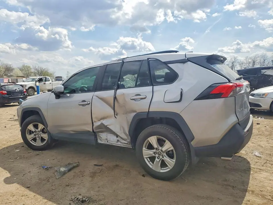 2021 TOYOTA RAV4 XLE  