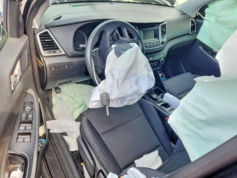 2018 HYUNDAI TUCSON SE  