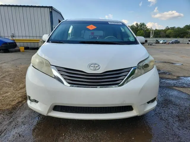 2013 TOYOTA SIENNA XLE  