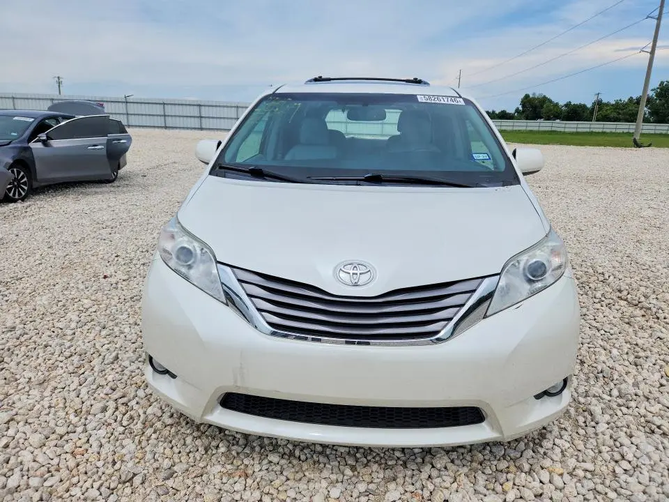 2017 TOYOTA SIENNA XLE 7-PASSENGER  
