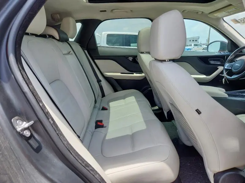 2018 JAGUAR F-PACE PRESTIGE  
