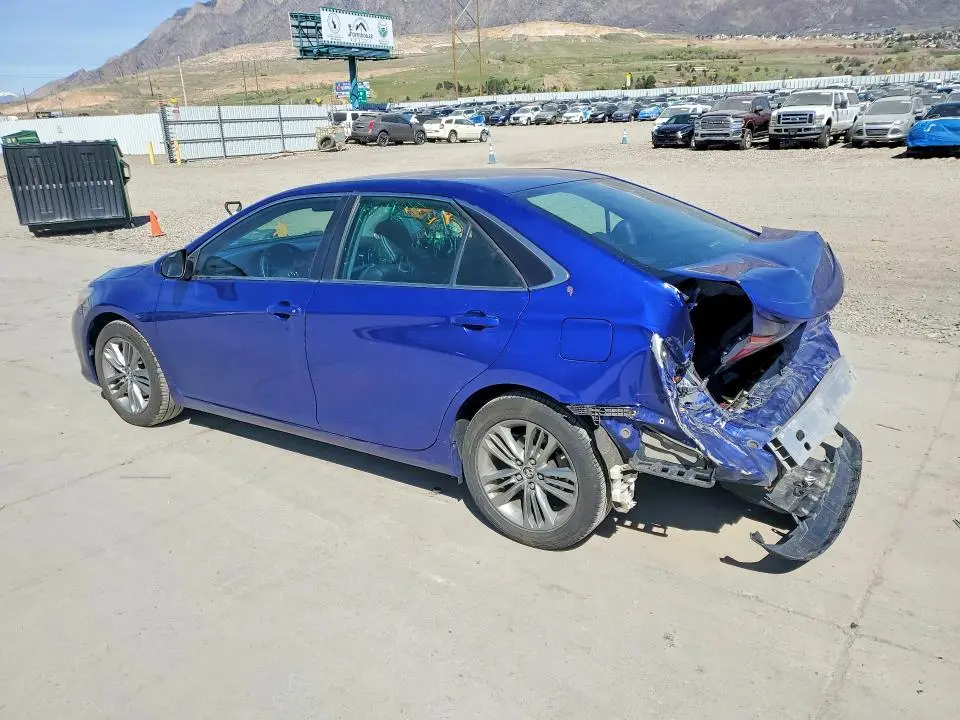 2016 TOYOTA CAMRY SE  