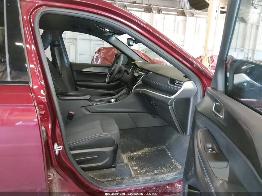 2024 JEEP GRAND CHEROKEE LAREDO 4X4