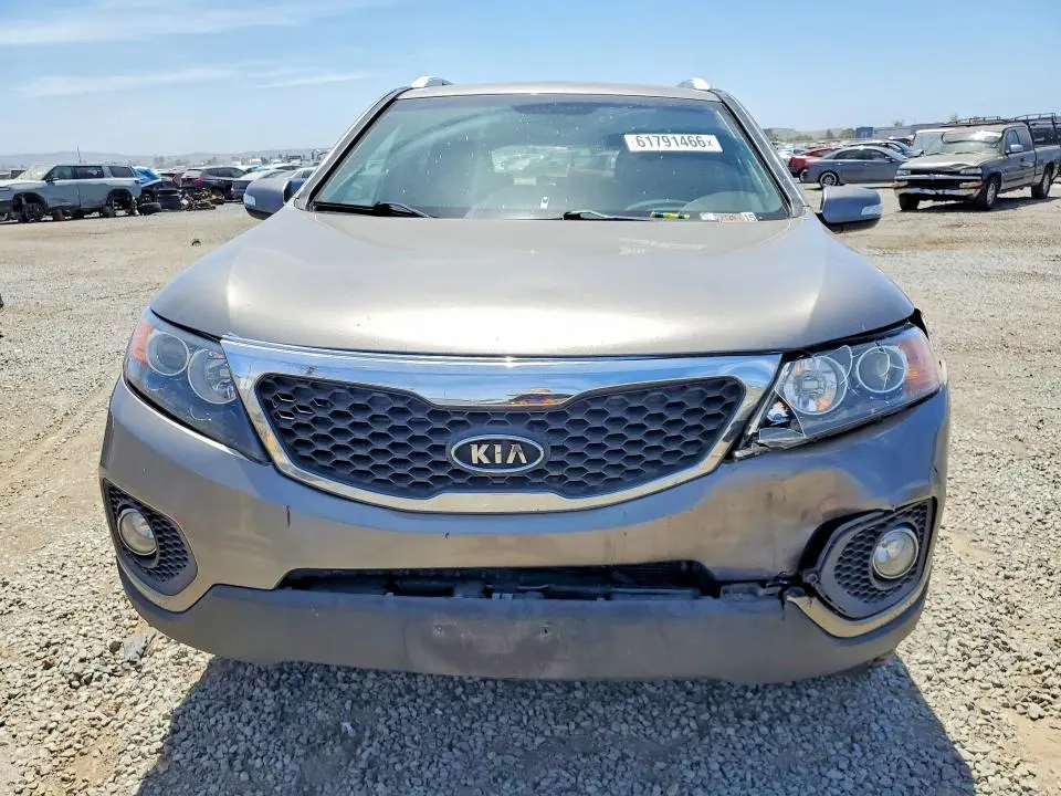 2013 KIA SORENTO LX  