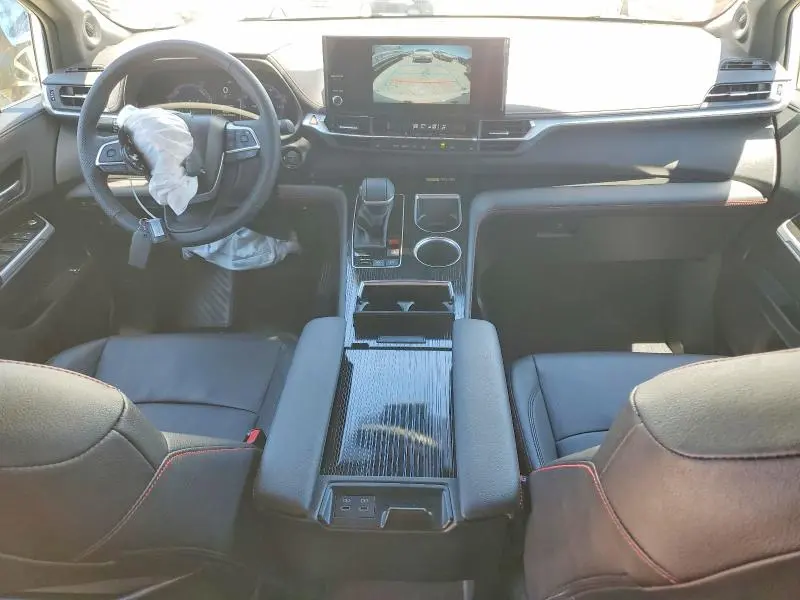2025 TOYOTA SIENNA XSE  