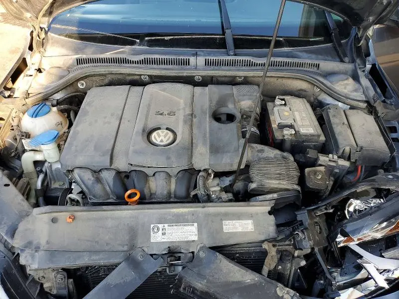 2013 VOLKSWAGEN JETTA SE  